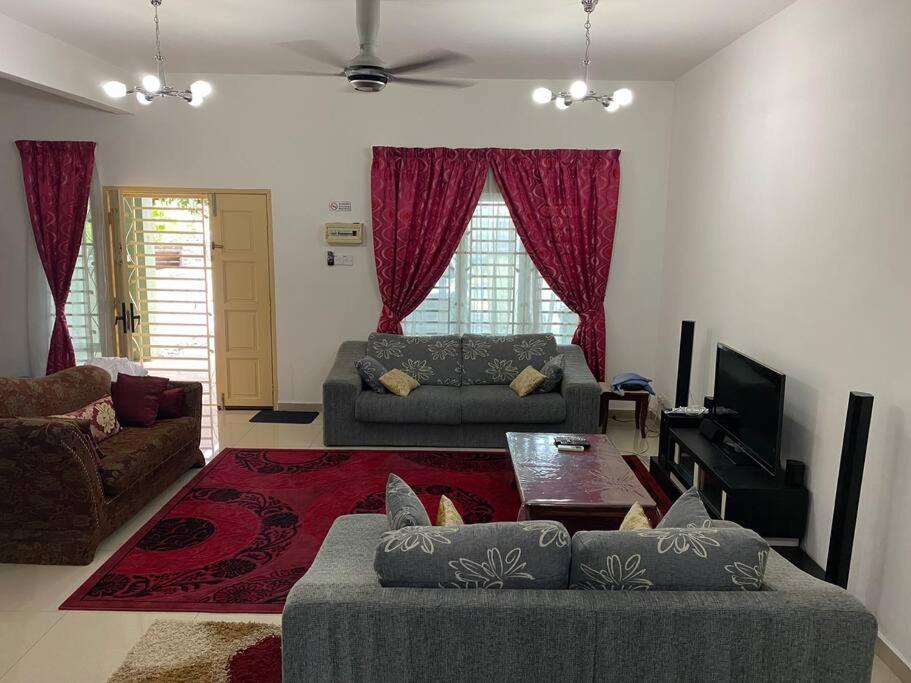 Nice Seremban 2 1/2 Storey House With 4 Rooms מראה חיצוני תמונה